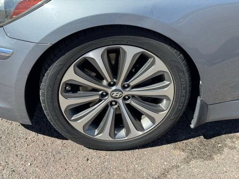 Used 2014 Hyundai Genesis 5.0 R-Spec RWD image 10