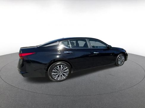 Used 2025 Nissan Altima 2.5 SV image 15