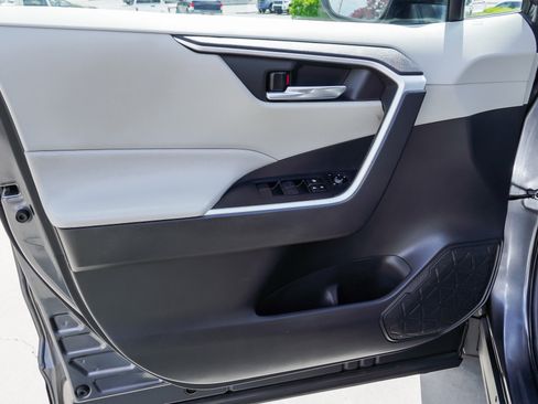 Used 2021 Toyota RAV4 XLE w/ Carpet Mat Package (TMS) AWD/4WD image 20