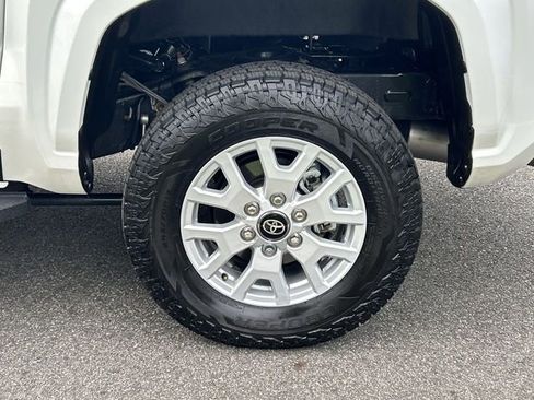 Used 2025 Toyota Tacoma SR5 w/ SR5 Upgrade Package AWD/4WD image 11