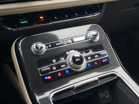 Certified 2023 Lincoln Nautilus Reserve image 18