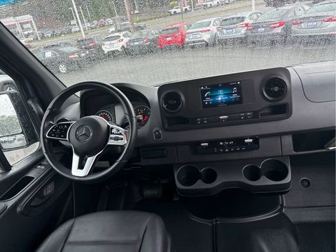 Used 2022 Mercedes-Benz Sprinter 2500 image 21