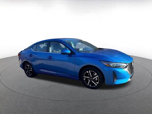 Used 2025 Nissan Sentra SV image 2