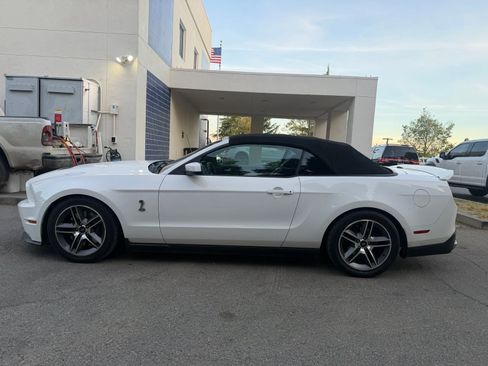 Used 2010 Ford Mustang Shelby GT500 image 2