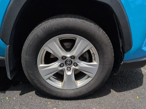 Used 2019 Toyota RAV4 XLE AWD/4WD image 5