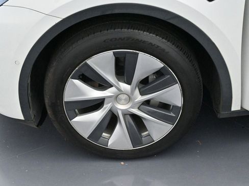 Used 2021 Tesla Model Y Long Range image 30