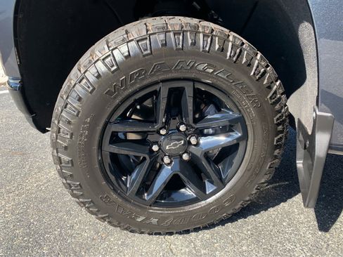 Used 2021 Chevrolet Silverado 1500 LT Trail Boss w/ Convenience Package II image 7