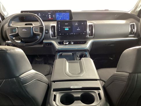 Used 2025 Ford Expedition Max Platinum AWD/4WD image 21