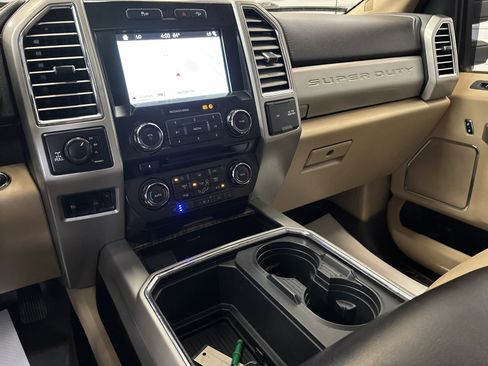Used 2017 Ford F350 Lariat image 22