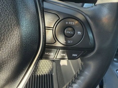 Certified 2021 Toyota Venza Limited image 21