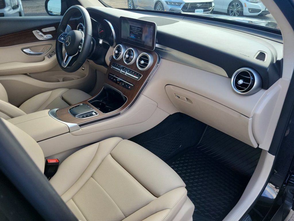 Used 2020 Mercedes-Benz GLC 300 image 30