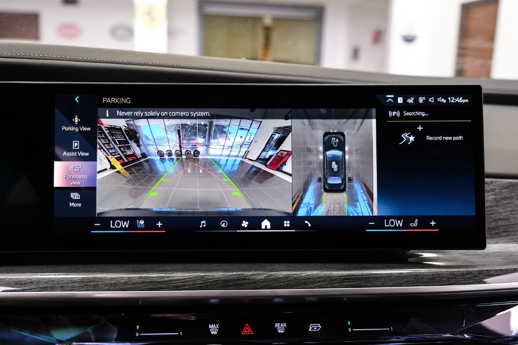 Used 2024 BMW i7 xDrive60 AWD/4WD image 23