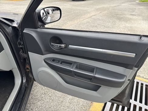Used 2010 Dodge Charger SXT w/ Sun & Sound Group RWD image 15
