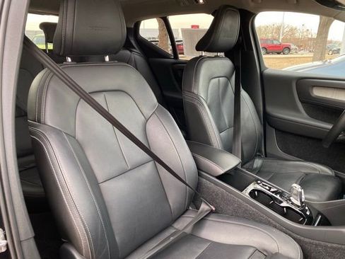Used 2019 Volvo XC40 T5 Inscription image 9
