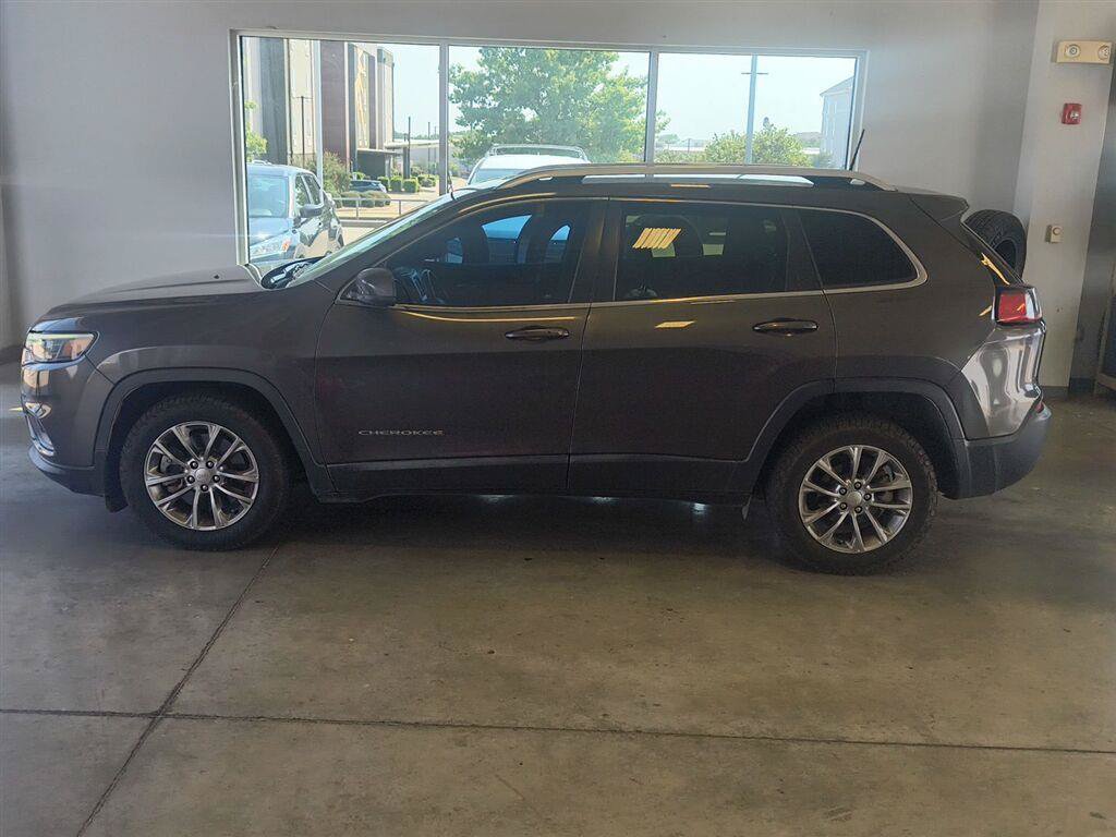 Used 2019 Jeep Cherokee Latitude Plus FWD image 14