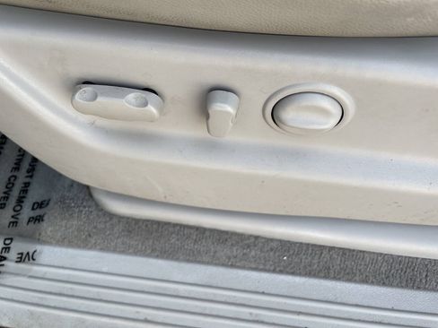 Used 2010 Chevrolet Suburban LT AWD/4WD image 11