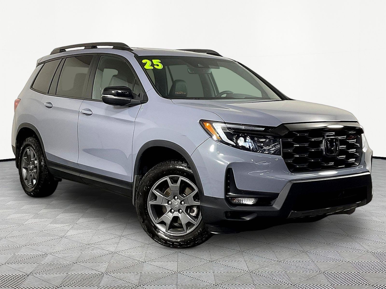 Used 2025 Honda Passport TrailSport image 3