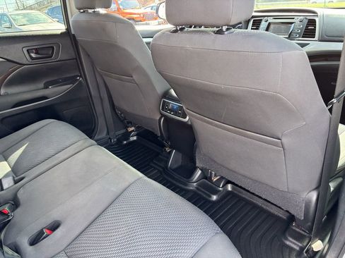 Used 2016 Toyota Highlander LE image 33