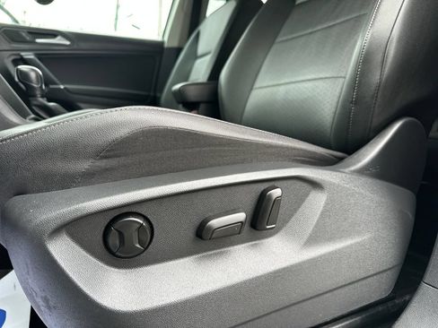Used 2020 Volkswagen Tiguan SE AWD/4WD image 9