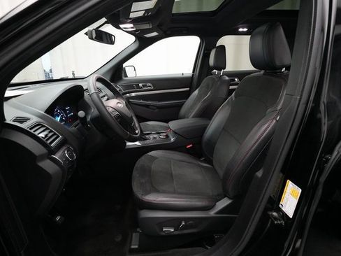 Used 2018 Ford Explorer XLT w/ Equipment Group 202A image 7