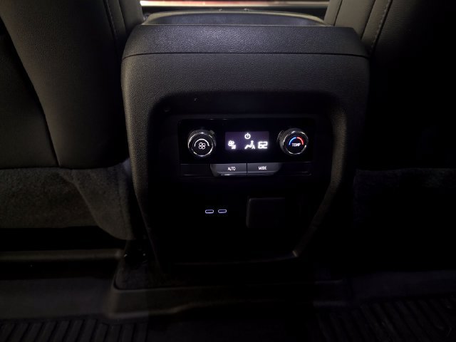 Used 2025 Chevrolet Traverse Z71 w/ Enhanced Driving Package AWD/4WD image 29