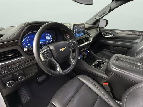 Used 2023 Chevrolet Suburban LT image 18