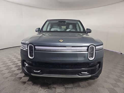 Used 2025 Rivian R1S Adventure image 8