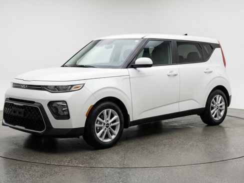 Used 2025 Kia Soul LX w/ LX Technology Package image 3