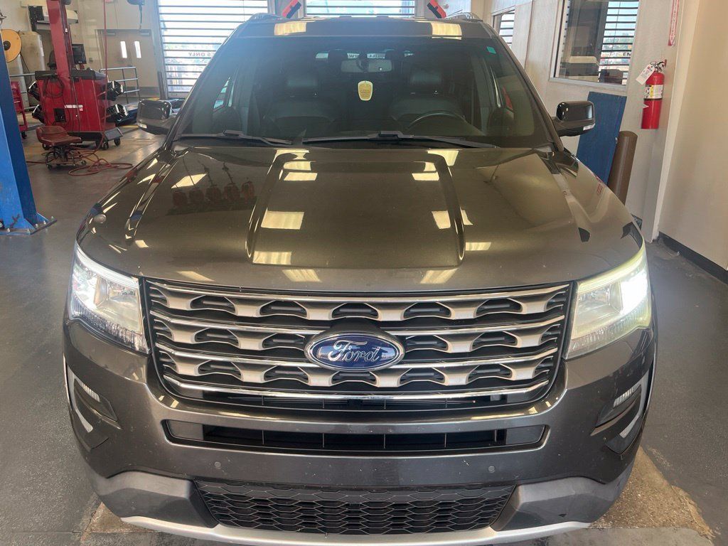 Used 2016 Ford Explorer XLT w/ Equipment Group 202A FWD image 8