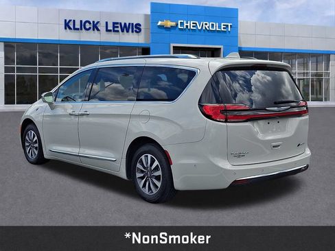Used 2021 Chrysler Pacifica Limited w/ Uconnect Theater Family Group FWD image 5