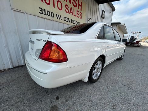 Used 2000 Toyota Avalon XLS image 3