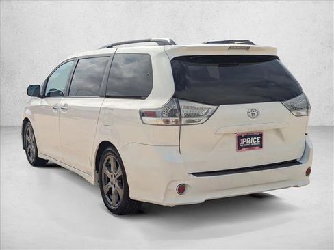 Used 2017 Toyota Sienna SE image 7