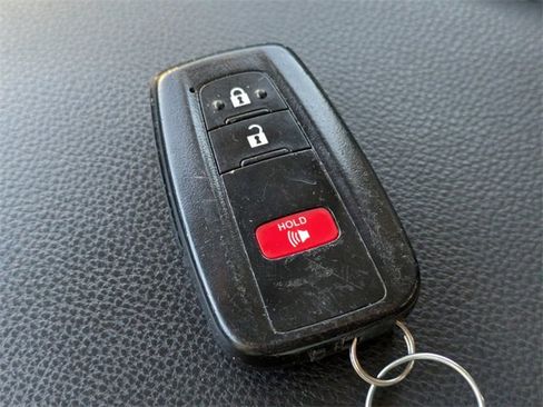 Used 2019 Toyota RAV4 XLE image 33