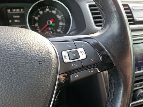 Used 2018 Volkswagen Passat 2.0T SE image 21