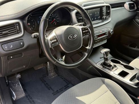 Used 2020 Kia Sorento S image 4