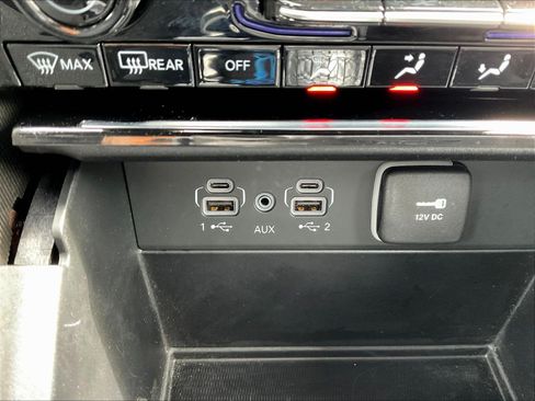 Used 2025 Jeep Grand Cherokee Limited AWD/4WD image 16