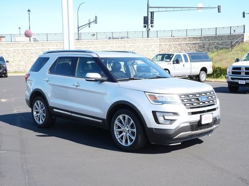 Used 2017 Ford Explorer Limited AWD/4WD image 3