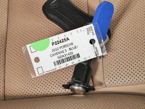 Certified 2022 Porsche Cayenne S image 40