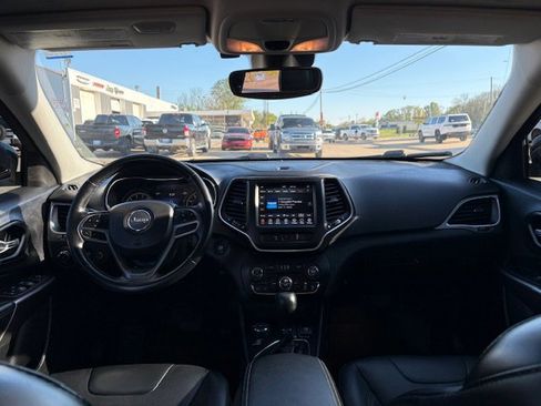 Used 2021 Jeep Cherokee Latitude Lux w/ Comfort/Convenience Group AWD/4WD image 16