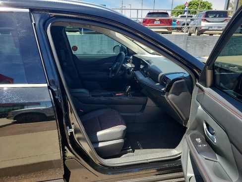 Used 2025 Nissan Kicks SR FWD image 16
