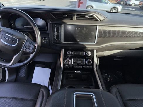 Used 2022 GMC Yukon XL Denali image 13