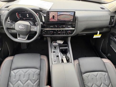 New 2026 Nissan Pathfinder Platinum FWD image 9