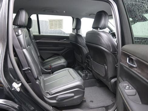Used 2023 Jeep Grand Cherokee L Limited AWD/4WD image 23