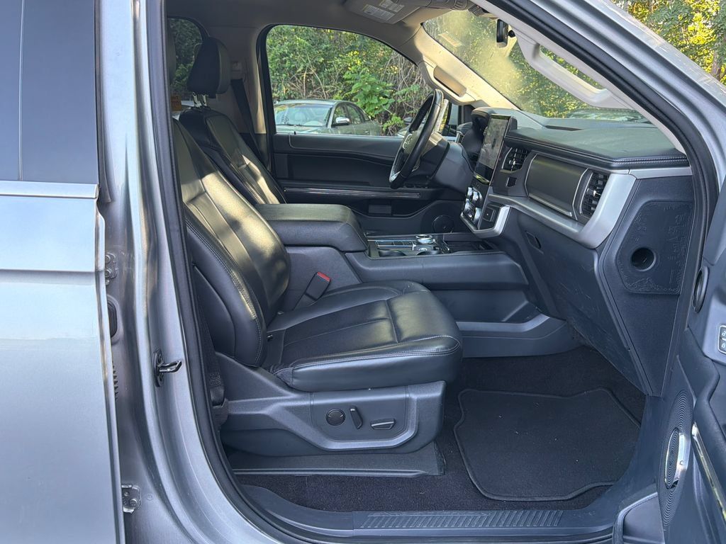 Used 2022 Ford Expedition Max XLT RWD image 15
