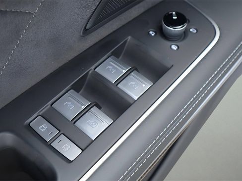Used 2025 Audi S8 w/ Executive Package image 12