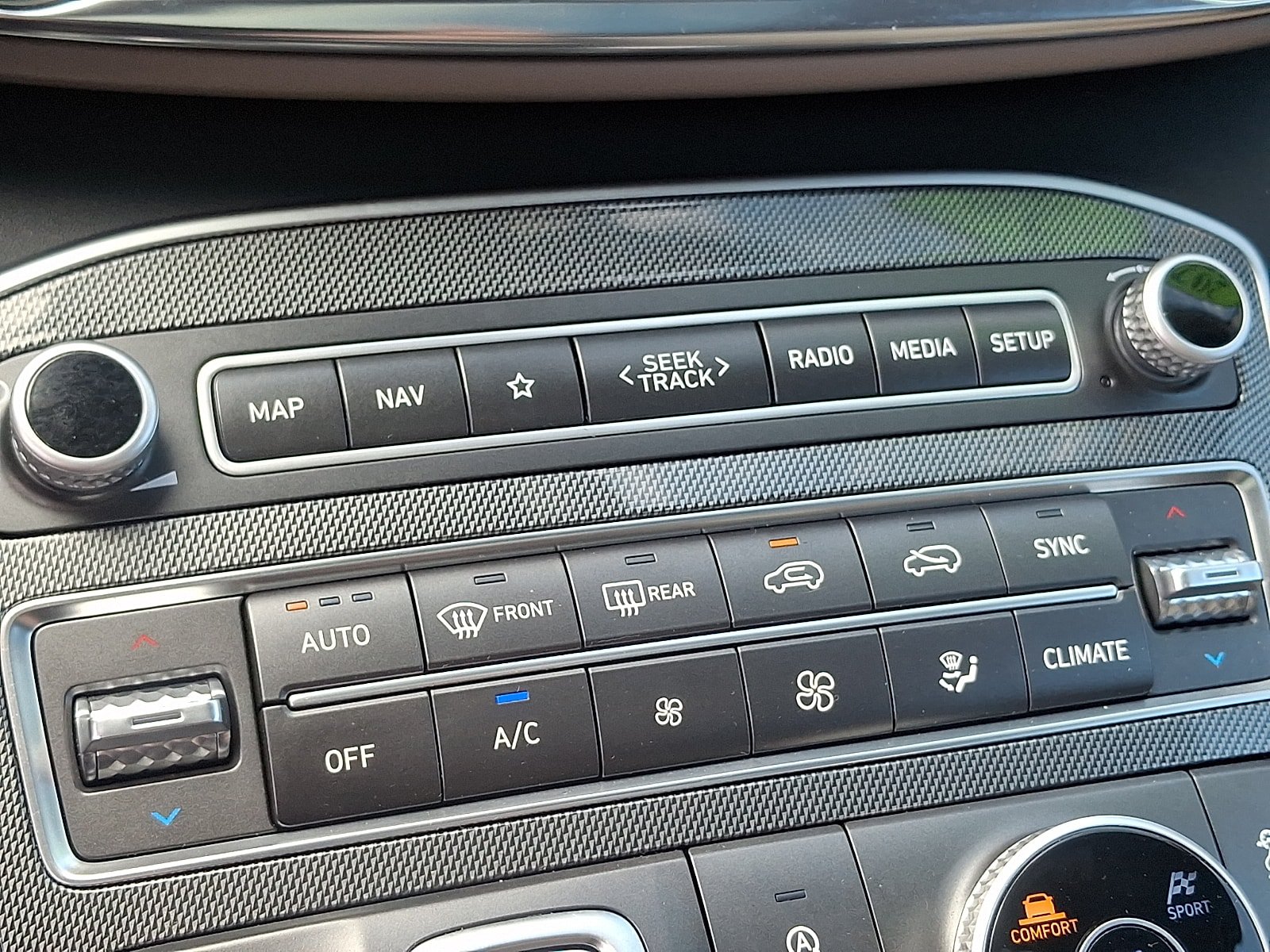 Certified 2023 Hyundai Santa Fe SEL w/ Premium Package AWD/4WD image 17
