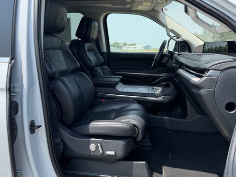 Used 2025 Lincoln Navigator L Reserve AWD/4WD image 36