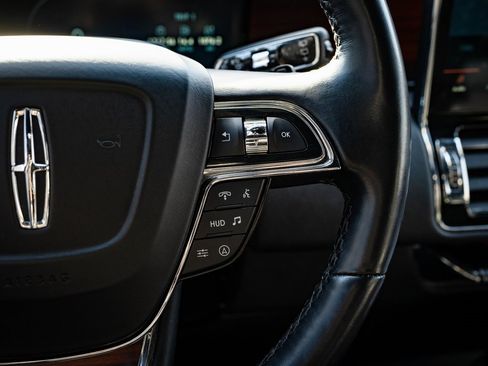 Used 2023 Lincoln Navigator L Reserve w/ Equipment Group 201A image 28