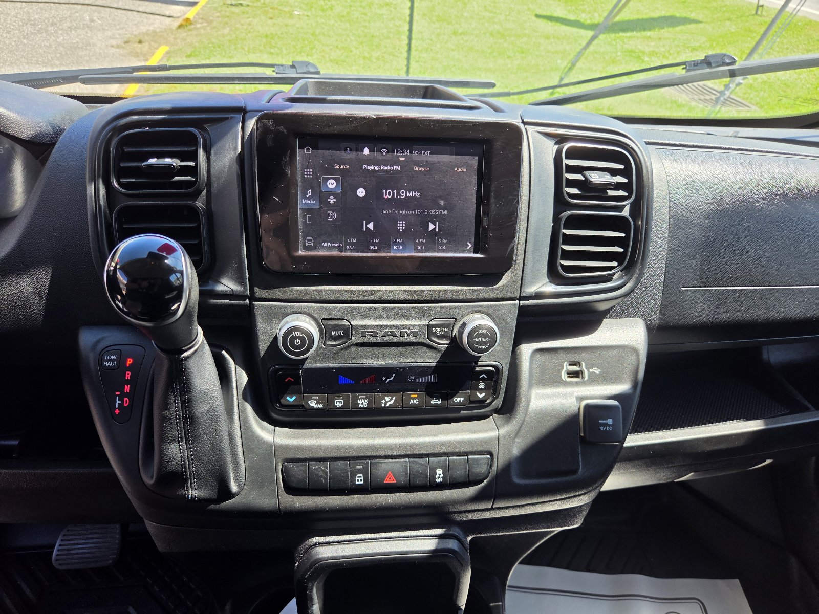 Used 2024 RAM ProMaster 2500 w/ Convenience Group FWD image 5