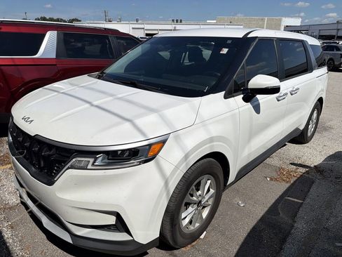 Used 2022 Kia Carnival LX FWD image 3